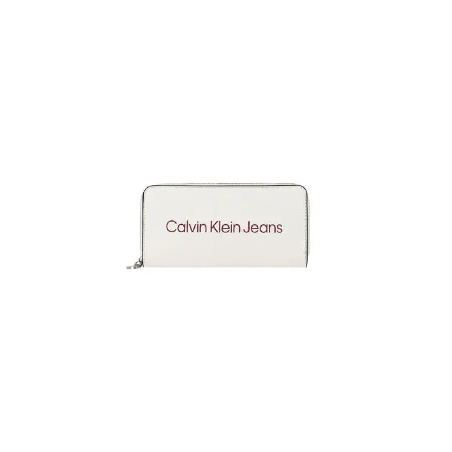 
                      
                        Calvin Klein Jeans - Women Wallet - white - Accessories
                      
                    