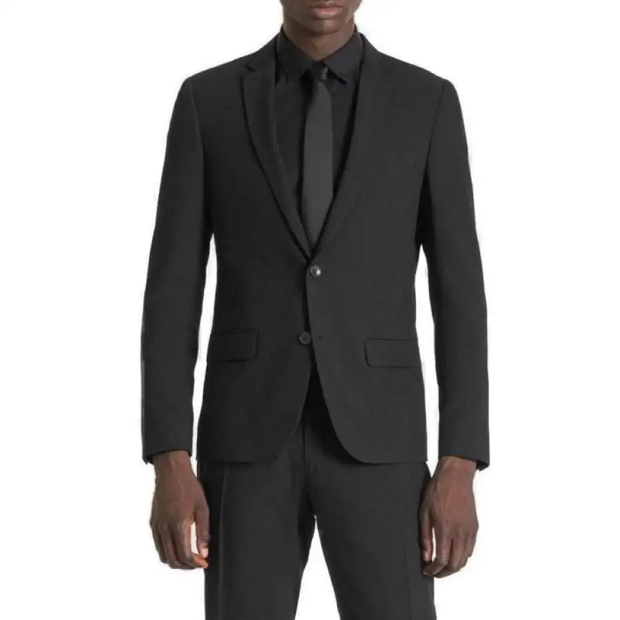 
                      
                        Antony Morato Men Blazer in urban city fashion - man in a black suit and tie
                      
                    