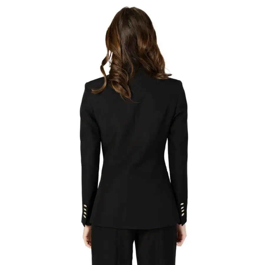 Urban style: Woman in Silence Women Blazer Black Suit
